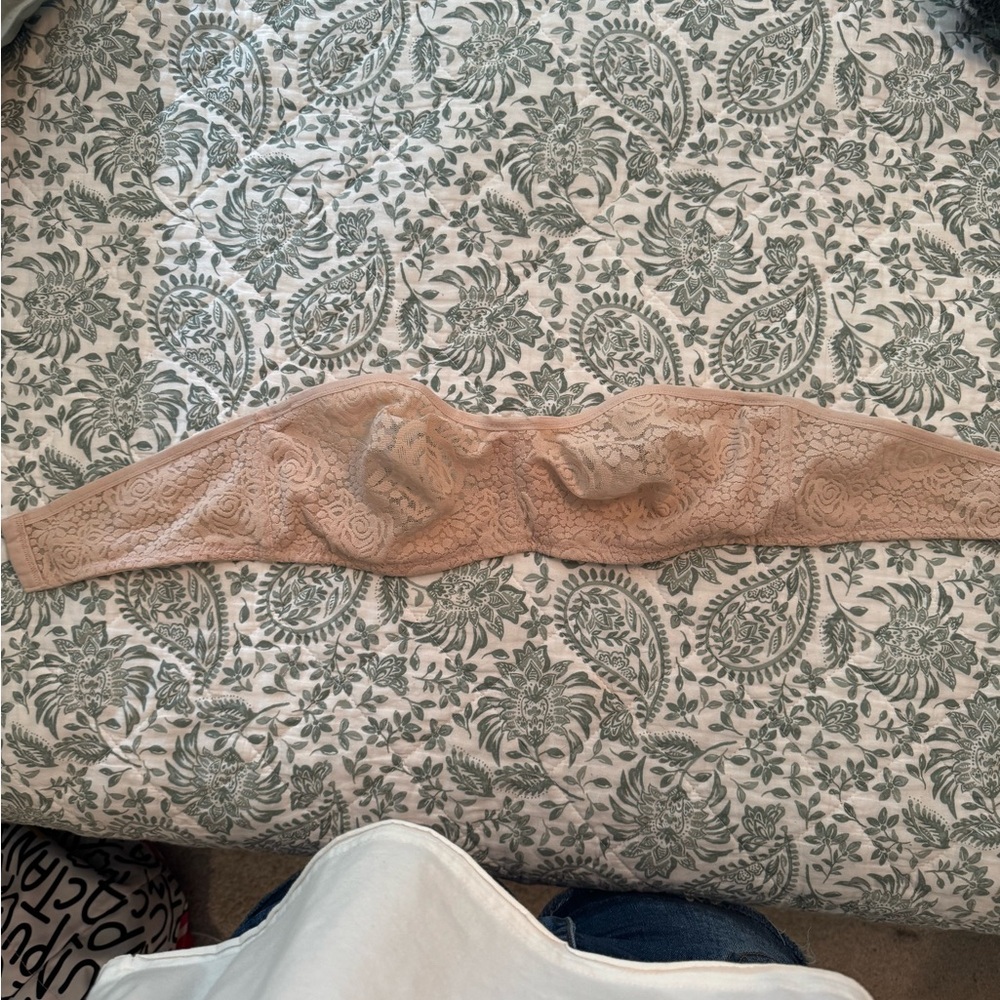 Wacoal Lace Strapless Bra in Beige
